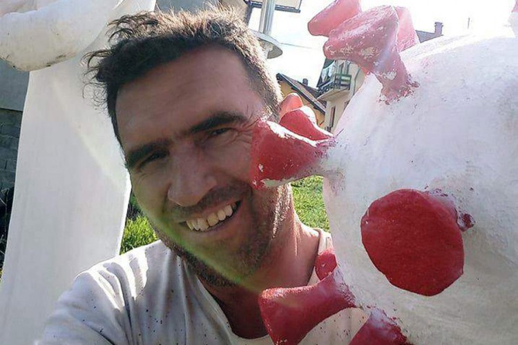 Banjalučanin simbolično "sahranio" koronu