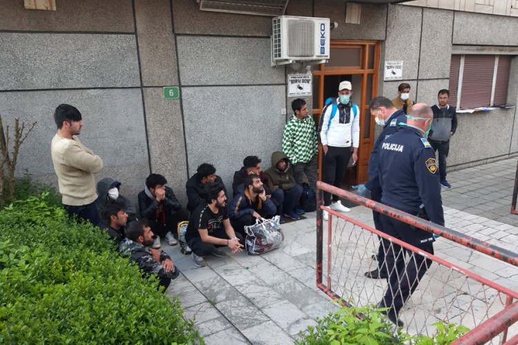 Kontrolišu migrante u privatnim smještajima