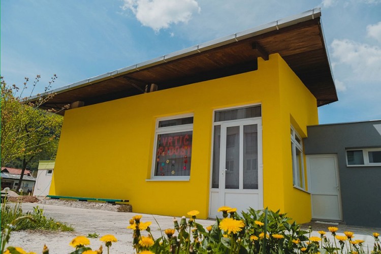 Donacijom Baumita obnovljen dio fasade vrtića Radost