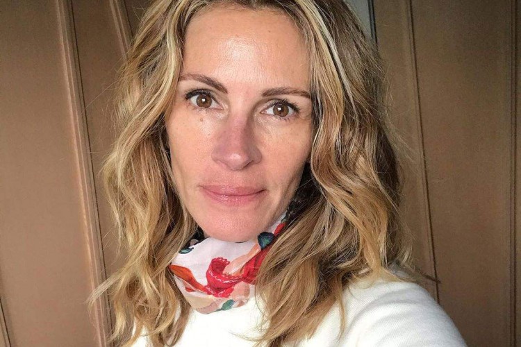 Džulija Roberts u kupatilu odala počast balu Met Gala koji je otkazan