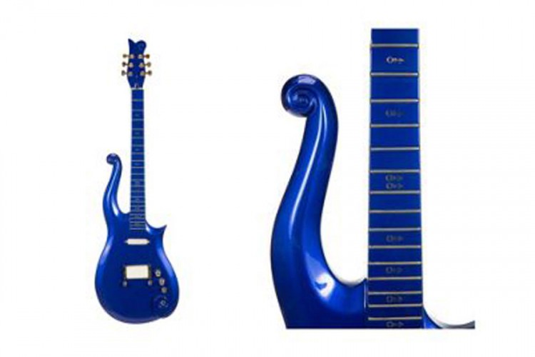 Na aukciji Princova gitara i rukom pisani tekstovi Bitlsa