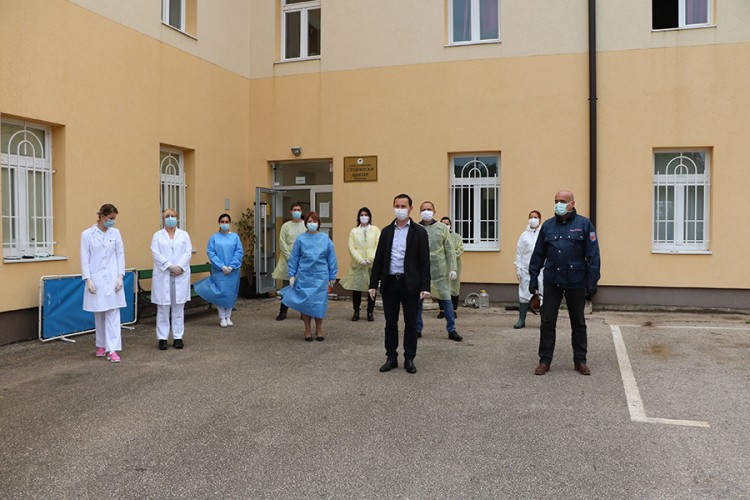 Gradonačelnik Trebinja slavski ručak podijelio osobama u karantinima