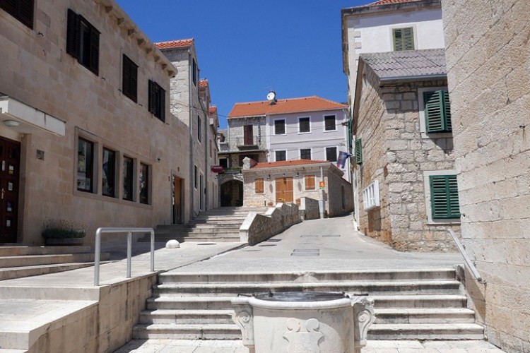 Najavljena mogućnost stavljanja Brača u karantin