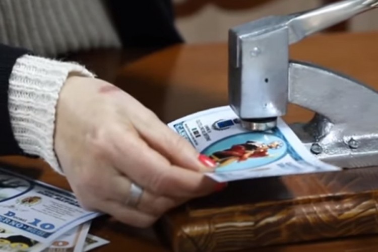 Italijanski gradić štampa sopstveni novac kako bi pomogao ljudima