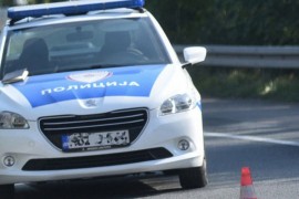Pijan se golfom zabio u parkiranu nivu i završio u bolnici