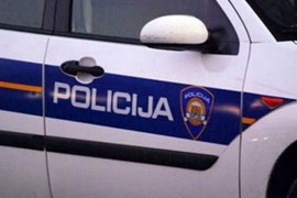 Pucao u oca i majku, bore se za život