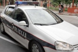 Auto završio na krovu, jedna osoba povrijeđena