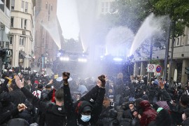 Protest u Njemačkoj prerastao u nasilje, policija koristila biber sprej