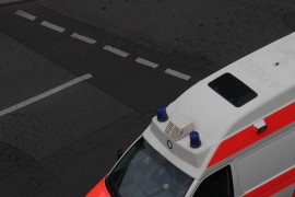 Dječak se igrao sa sestrom i pao kroz prozor, čudom preživio