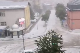 Snažno nevrijeme pogodilo Kalesiju: Led poput snijega zabijelio grad