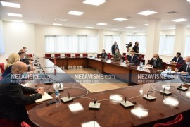 Počeo sastanak predstavnika SNSD-a i DNS-a
