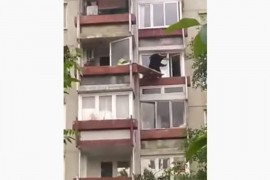 Policajac heroj spasio dijete koje je bilo samo u stanu u Sarajevu