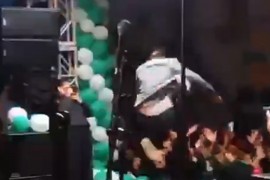 Rasim Ljajić skočio u publiku sa bine, video postao hit na internetu