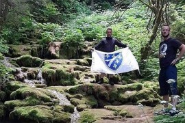Sarajlija kažnjen zbog objave fotografije sa zastavom Armije RBiH