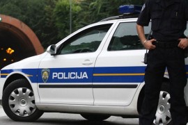 Kažnjena dva policajca zbog povređivanja migranta