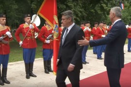 Milanović prošao pored crnogorske zastave, Đukanović ga vratio