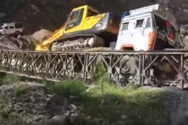 Snimljen trenutak rušenja mosta dok je kamion prelazio preko njega
