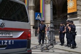 Polio benzin ispred skupštine uz povike "Alahu akbar"