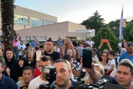 Krenula litija u Tivtu, predvodi je Amfilohije