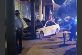 BMW-om uletio u baštu kafića