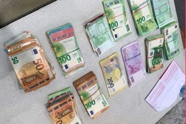 U kesi sa hranom nađeno 75.000 neprijavljenih evra
