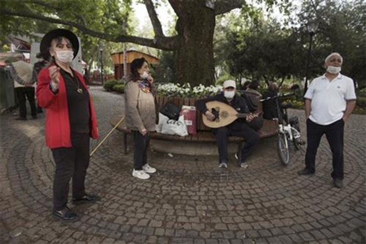 U Turskoj otvoreni restorani, kafići i parkovi