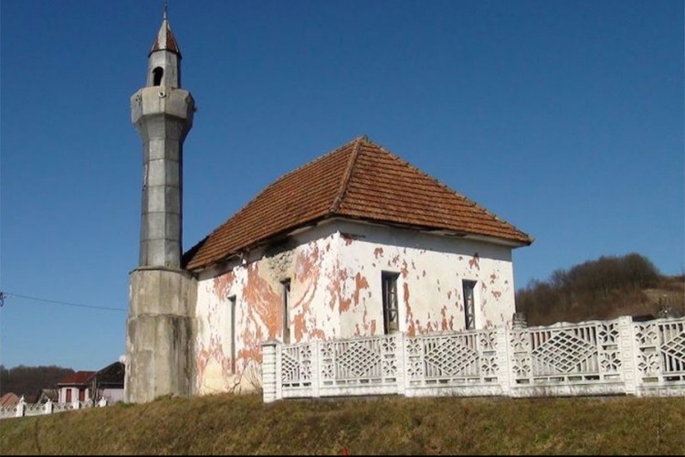 Mještani obnavljaju kamenu džamiju
