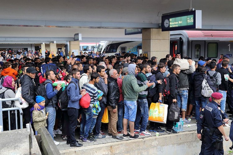 Stotine hiljada migranata, navodno, rođeno 1. januara