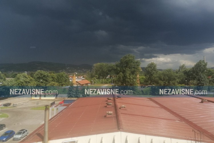 Crni oblaci i jak vjetar u Banjaluci