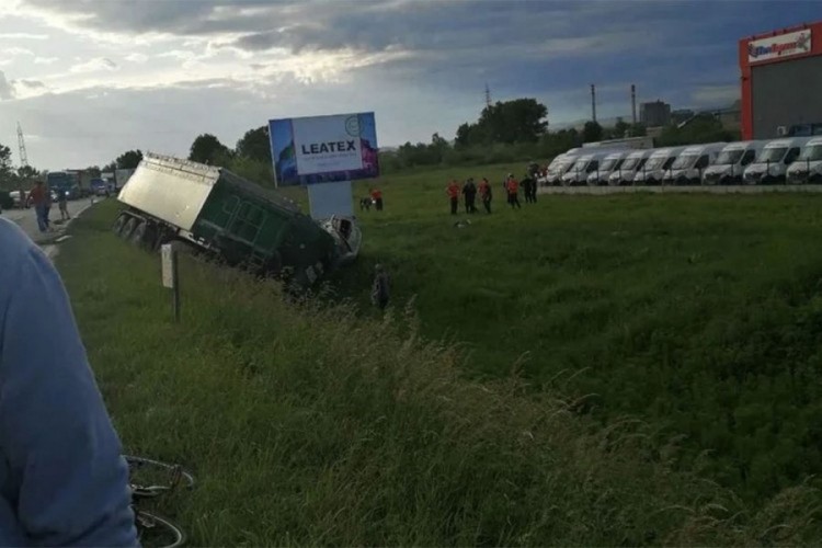 Žena i dva muškarca iz Prijedora poginuli u stravičnom udesu kod Lukavca