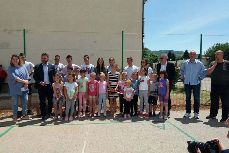 Košarac uručio donaciju za dječije igralište u Trebinju