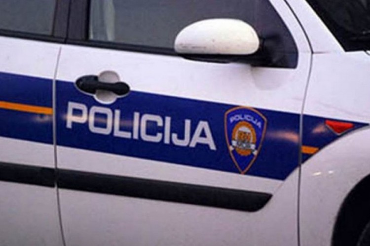 Pucao u oca i majku, bore se za život