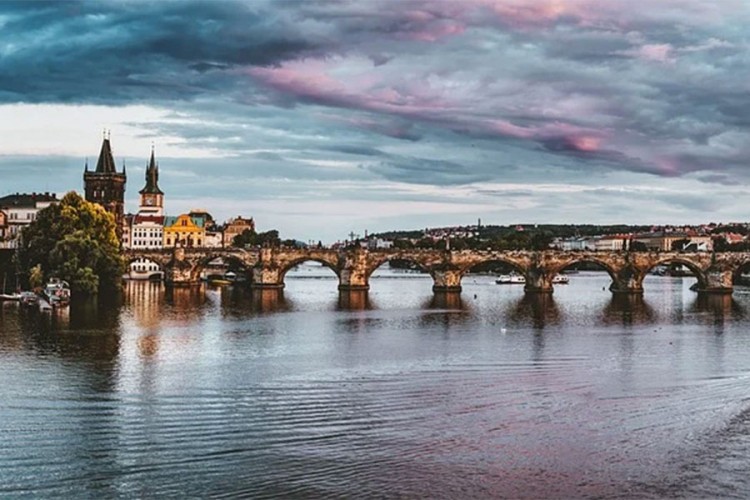 Nepoželjna dva radnika ruske Ambasade u Pragu