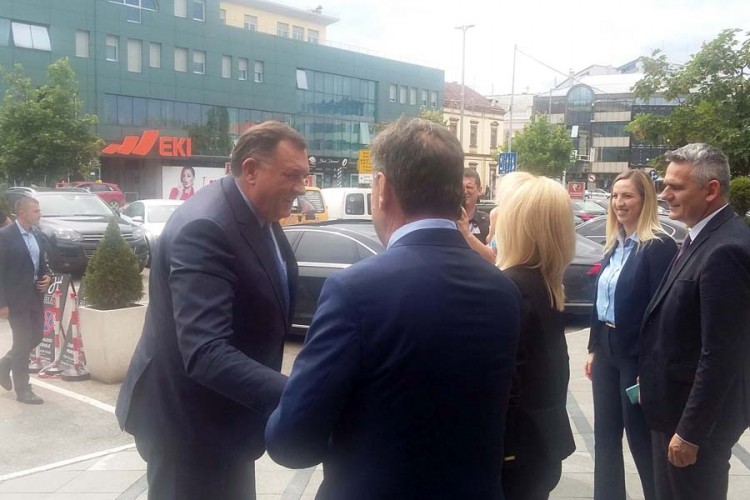 Dodik: DNS-u neće biti oduzete pozicije