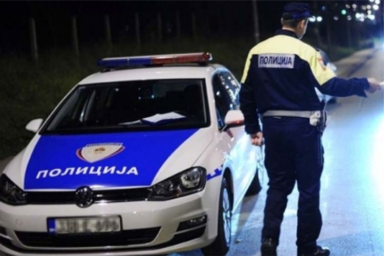 Ukradeni BMW pronašli za 20 minuta, dvojica uhapšena