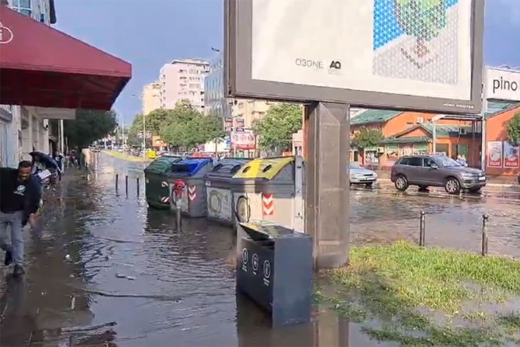 Nevrijeme u Beogradu, saobraćaj paralisan