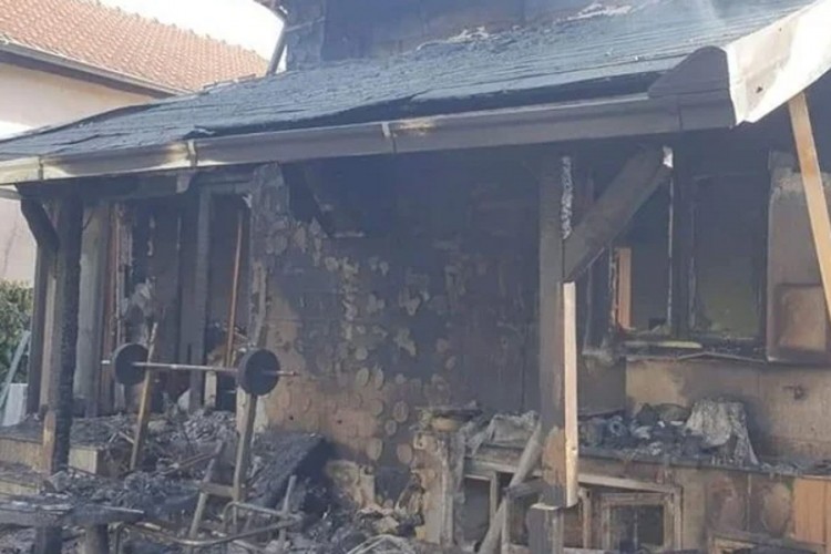 Kod Mostara izgorjela porodična kuća