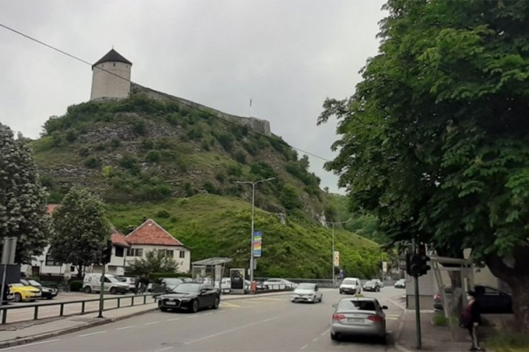 Starac iz Tešnja koji je umro od moždanog udara bio zaražen koronom