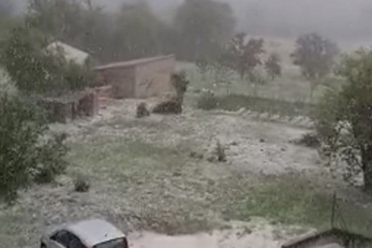 Nevrijeme širom Balkana, u Hrvatskoj snimljena pijavica