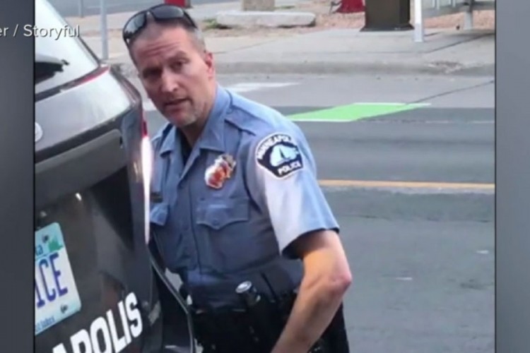 Pušten jedan od policajaca optužen za ubistvo Flojda
