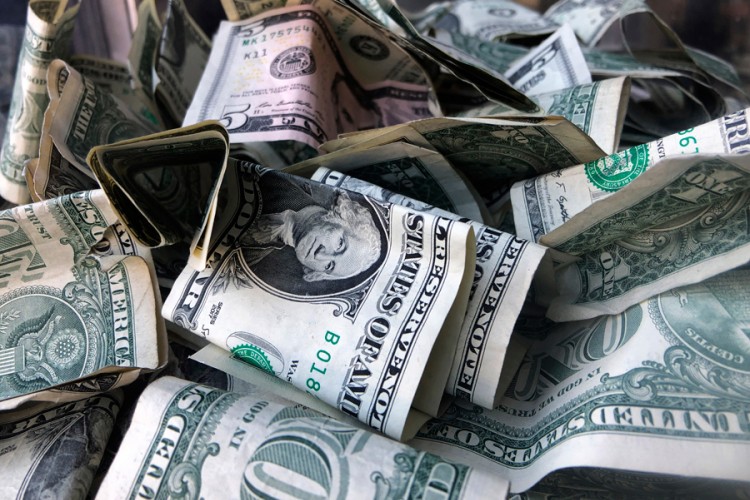 Najveći dug u istoriji: Svaki Amerikanac duguje po 70.000 dolara