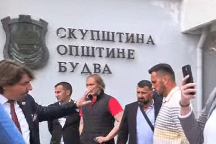 Spriječen ulazak u zgradu opštine novoj parlamentarnoj većini