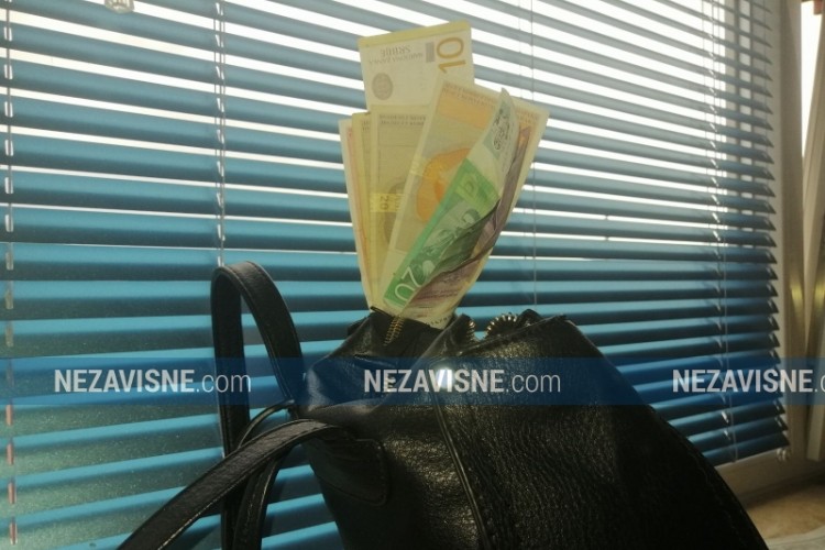 Konobar našao torbu sa 45.000 KM, vratio vlasniku i odbio nagradu