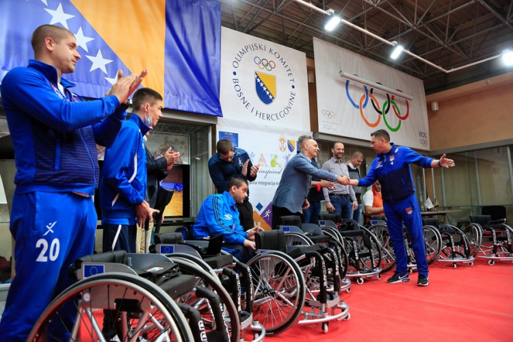 Olimpijski komitet BiH uručio opremu parasportistima