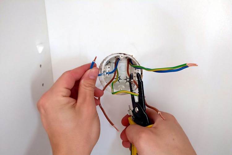 Teško povrijeđen elektromonter, zadobio opekotine lica i šaka