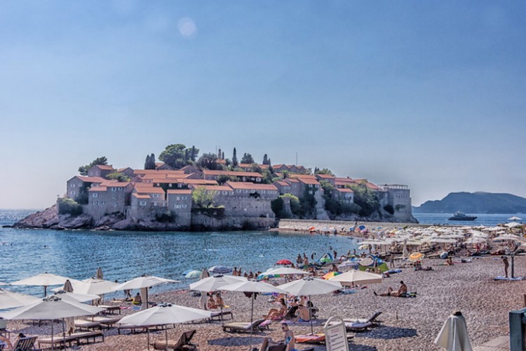 Ažurirana lista: Srbi još uvijek ne mogu u Crnu Goru