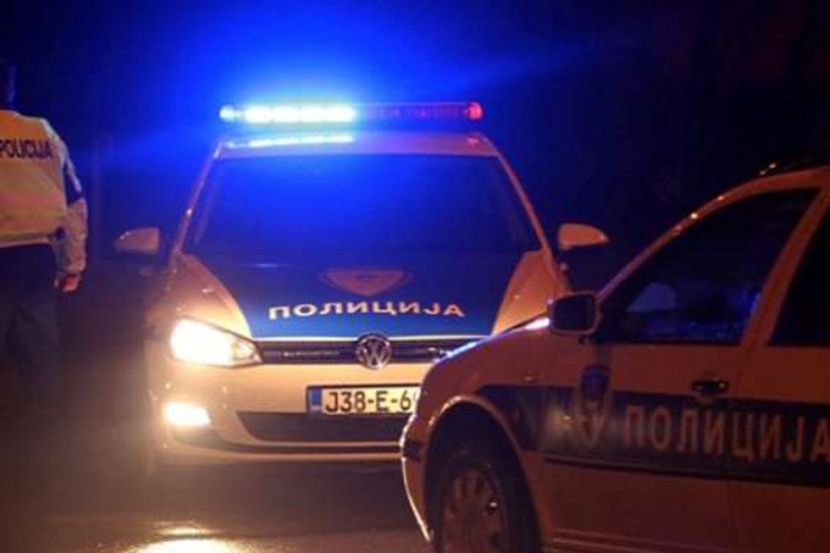 Jedna osoba poginula, dvije povrijeđene u saobraćajnoj nesreći