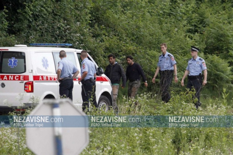 Identifikovan migrant koji je potegao pištolj na policajku kod Banjaluke