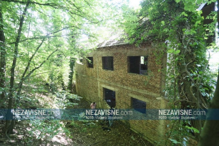 "Nezavisne" u Klašnicama: Migranti se krili u kući sakrivenoj gustim šibljem