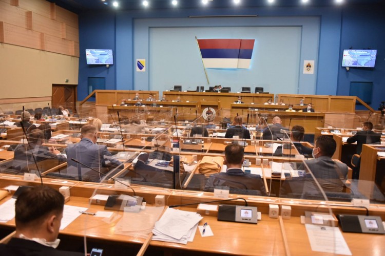 NS RS usvojila set zakona o školstvu